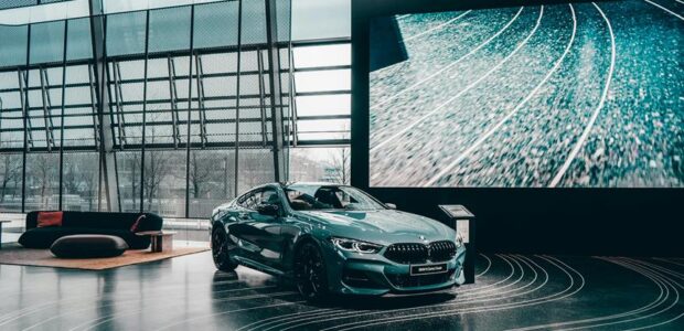 bmw curved display explained